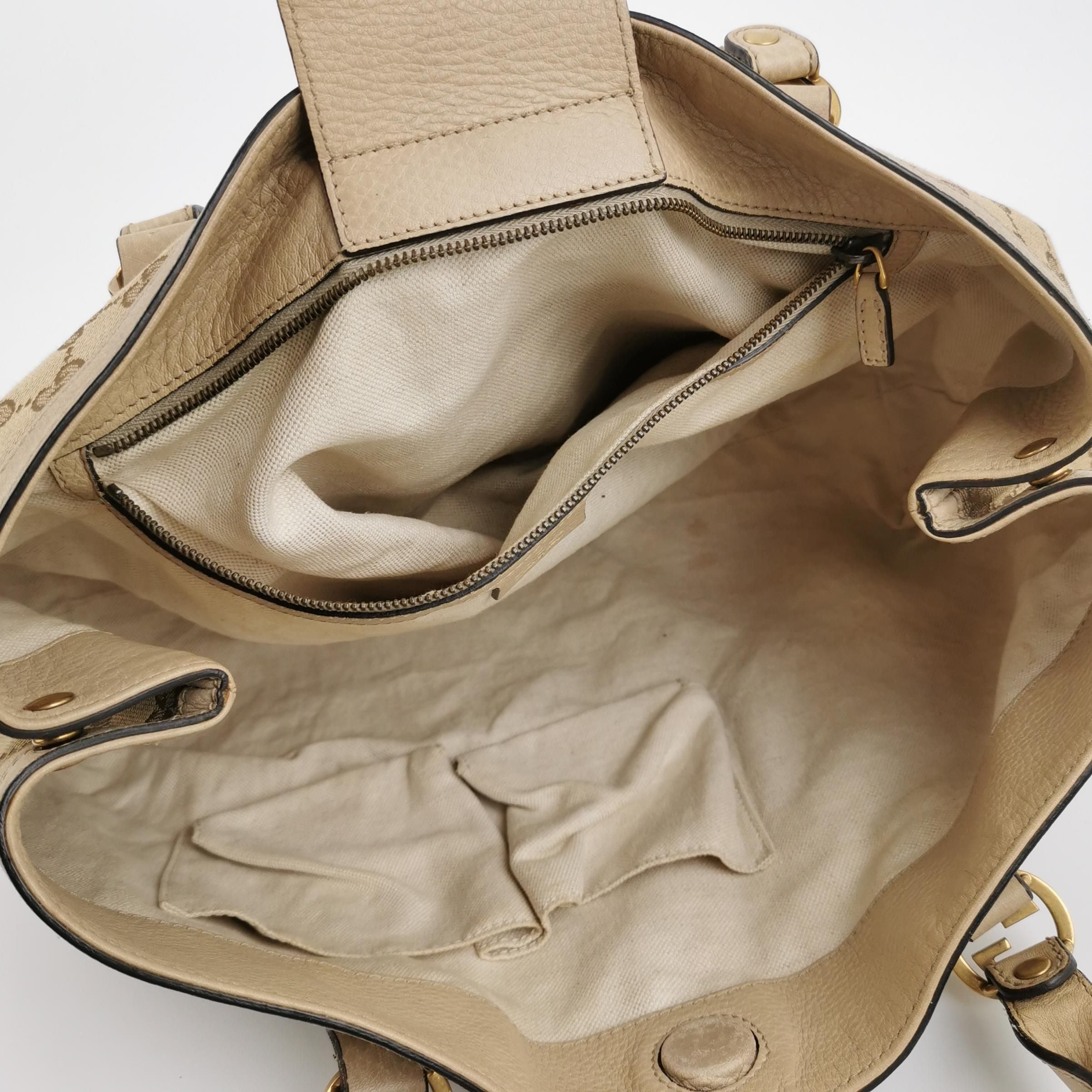 Gucci GG Canvas Shoulder Bag 250308781095921