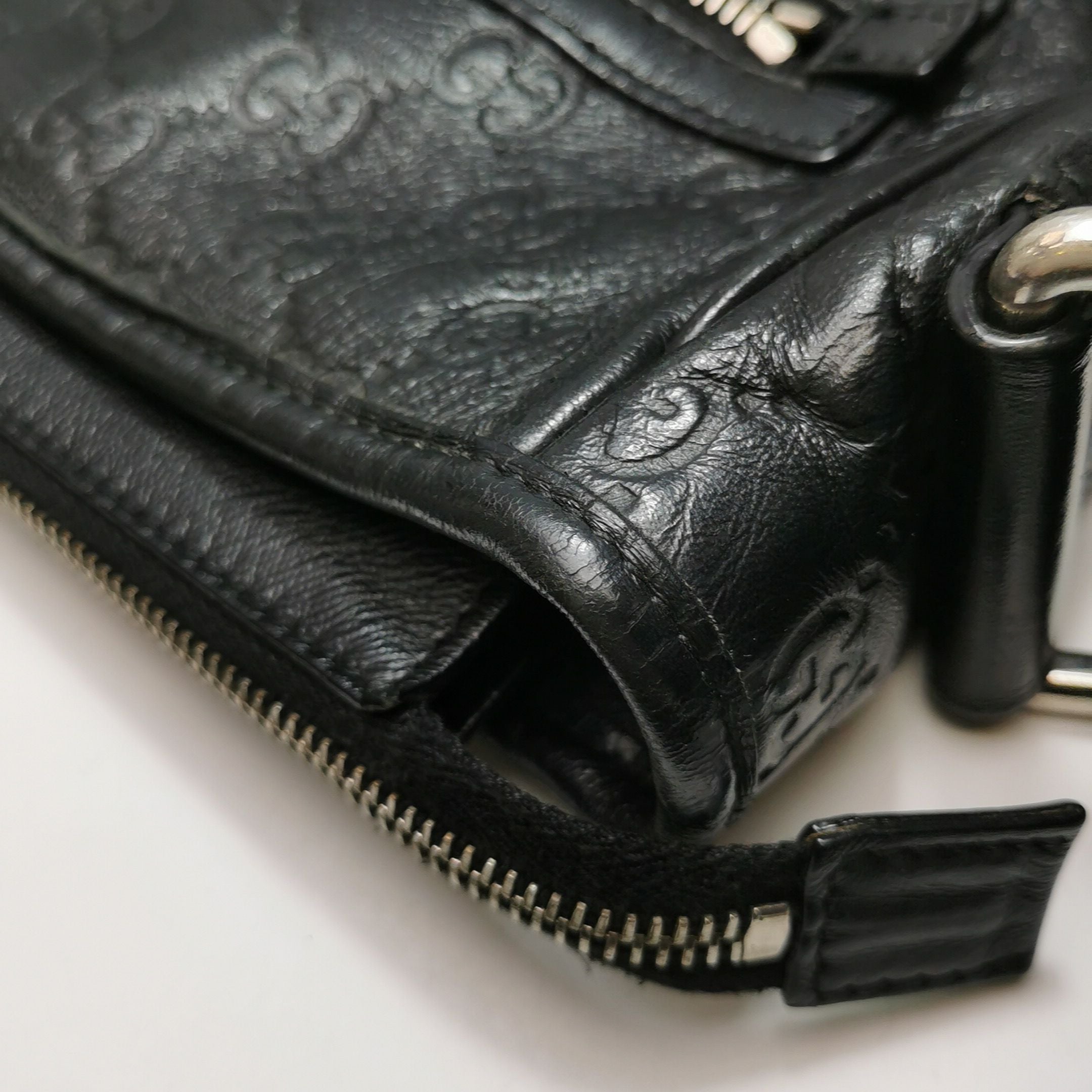 Gucci GG Embossed Leather Crossbody Bag 250304781090050