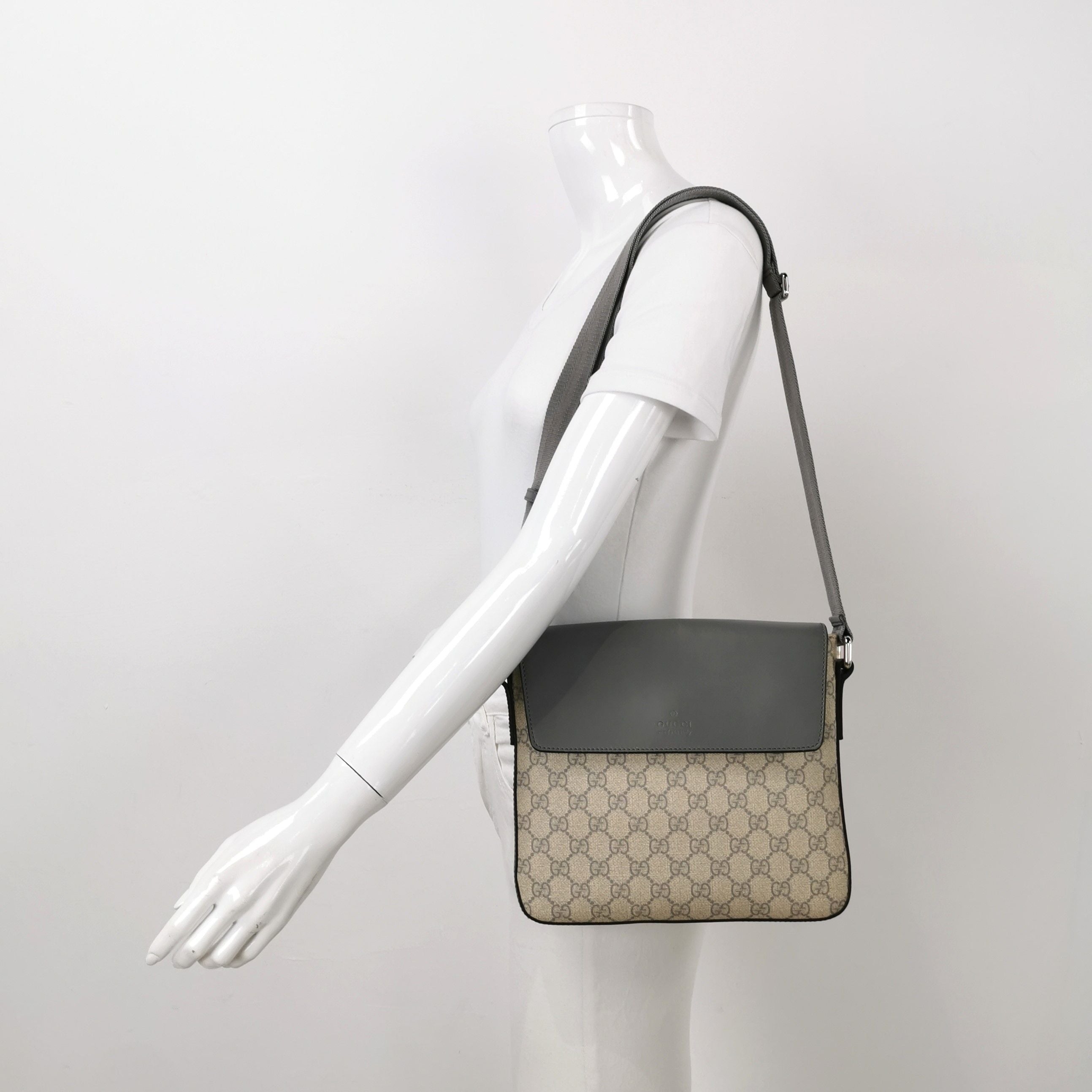 Gucci GG Canvas Shoulder Bag 250304781090535