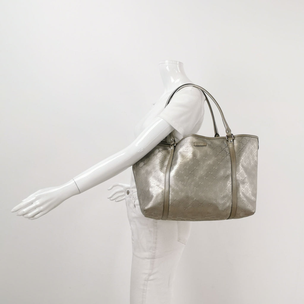 Gucci GG Canvas Shoulder Bag 250302781086811