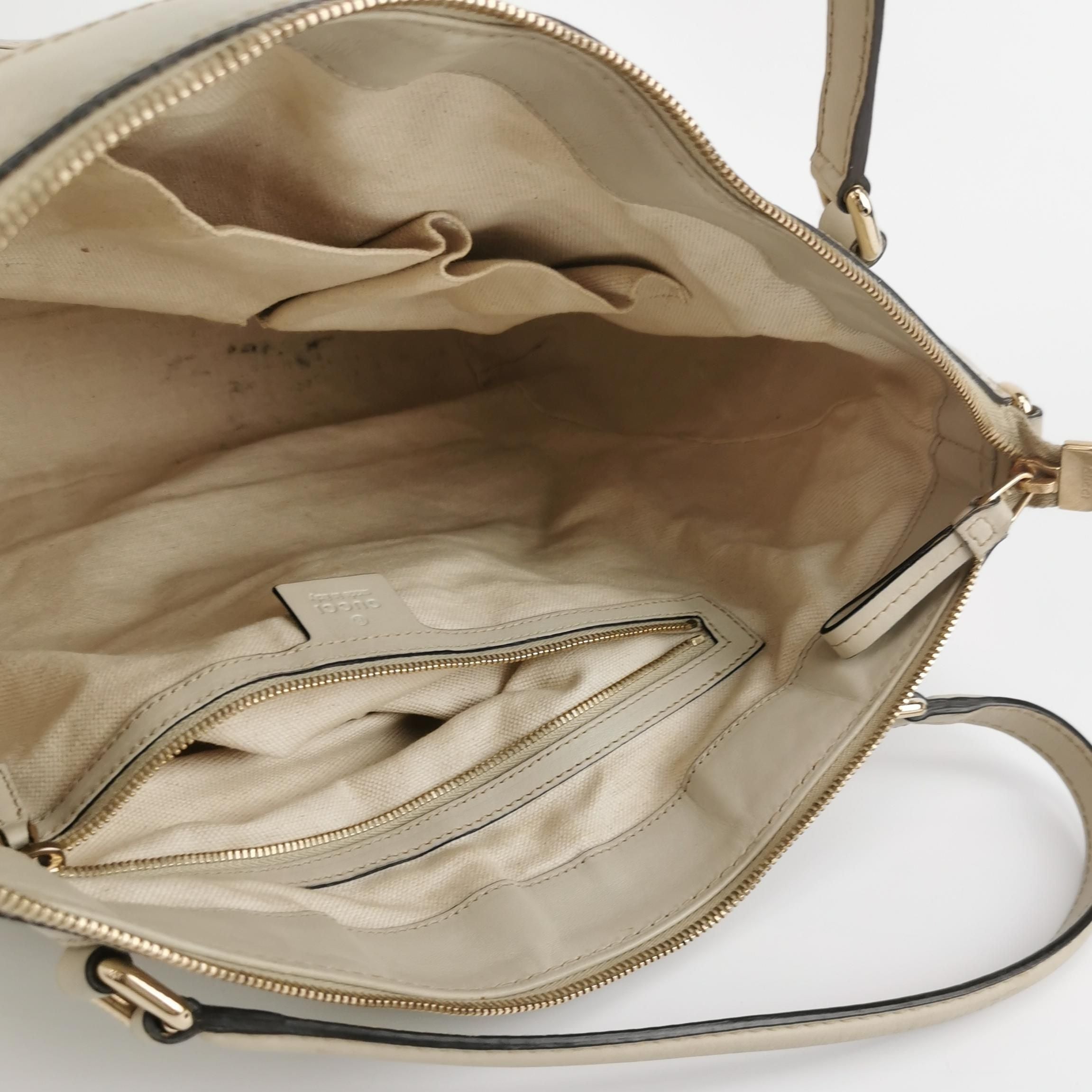 Gucci GG Canvas Shoulder Bag 250227781082312