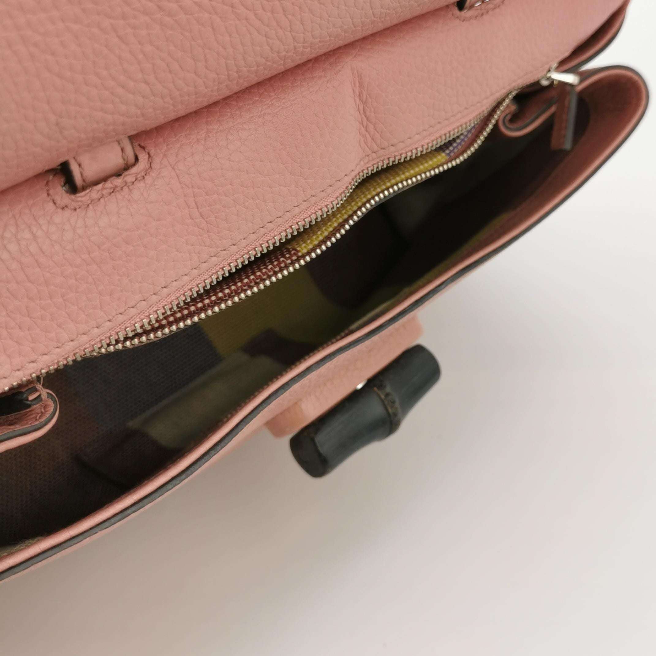 Gucci Daily Leather Bamboo Twist Lock Crossbody Bag 250104781010882