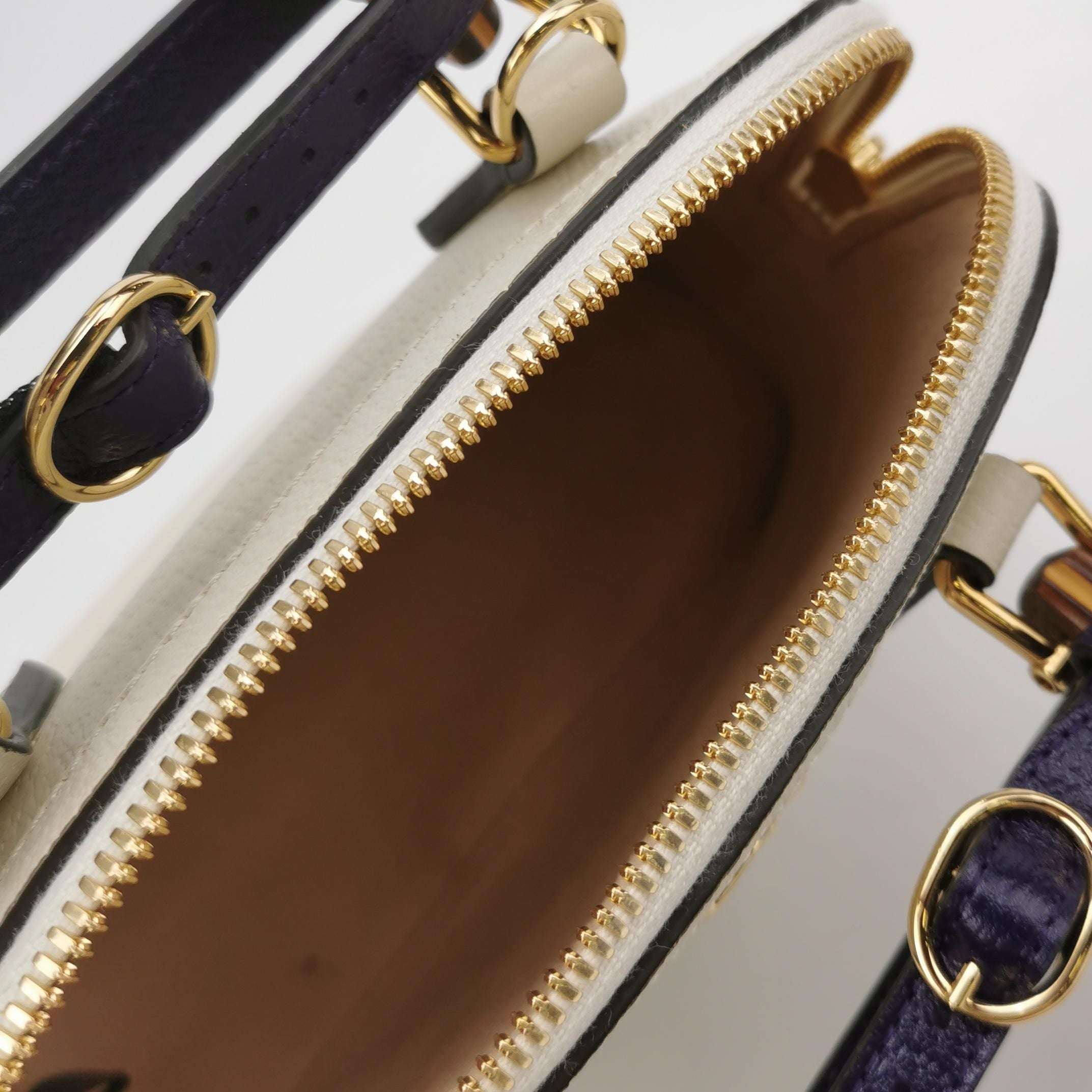 Gucci Diana Mini Leather Crossbody Bag with Bamboo Handle 250512781190012