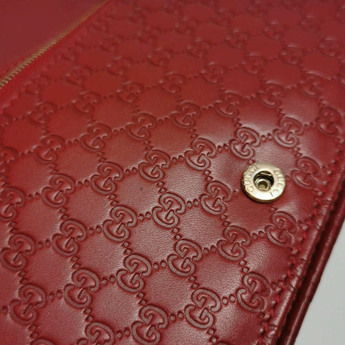 Gucci GG Embossed Crossbody Bag 250502781175437