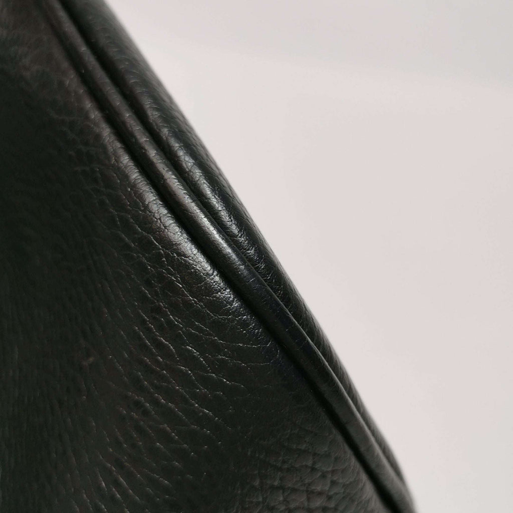 Gucci Leather Solid Pattern Crossbody Bag with Logo Charm 250319781111276