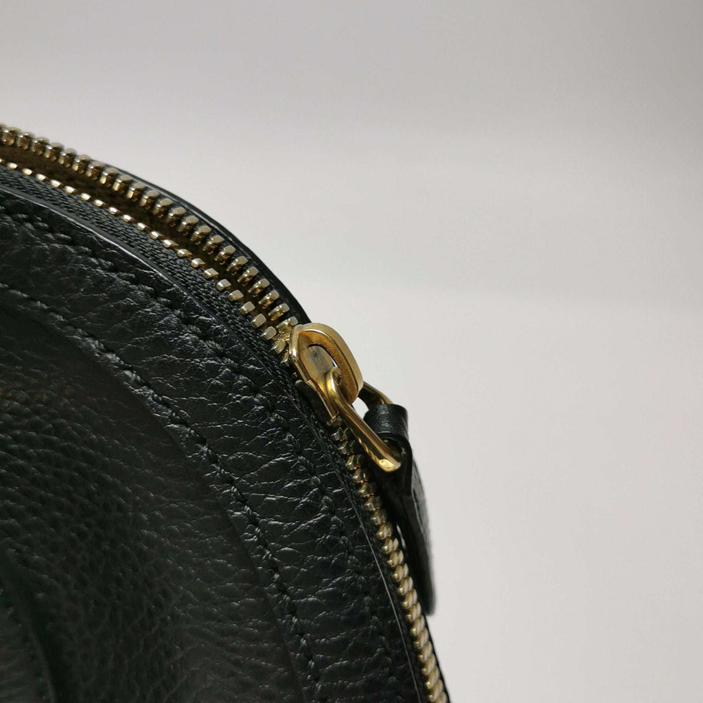 Gucci Leather Solid Pattern Crossbody Bag with Logo Charm 250319781111276