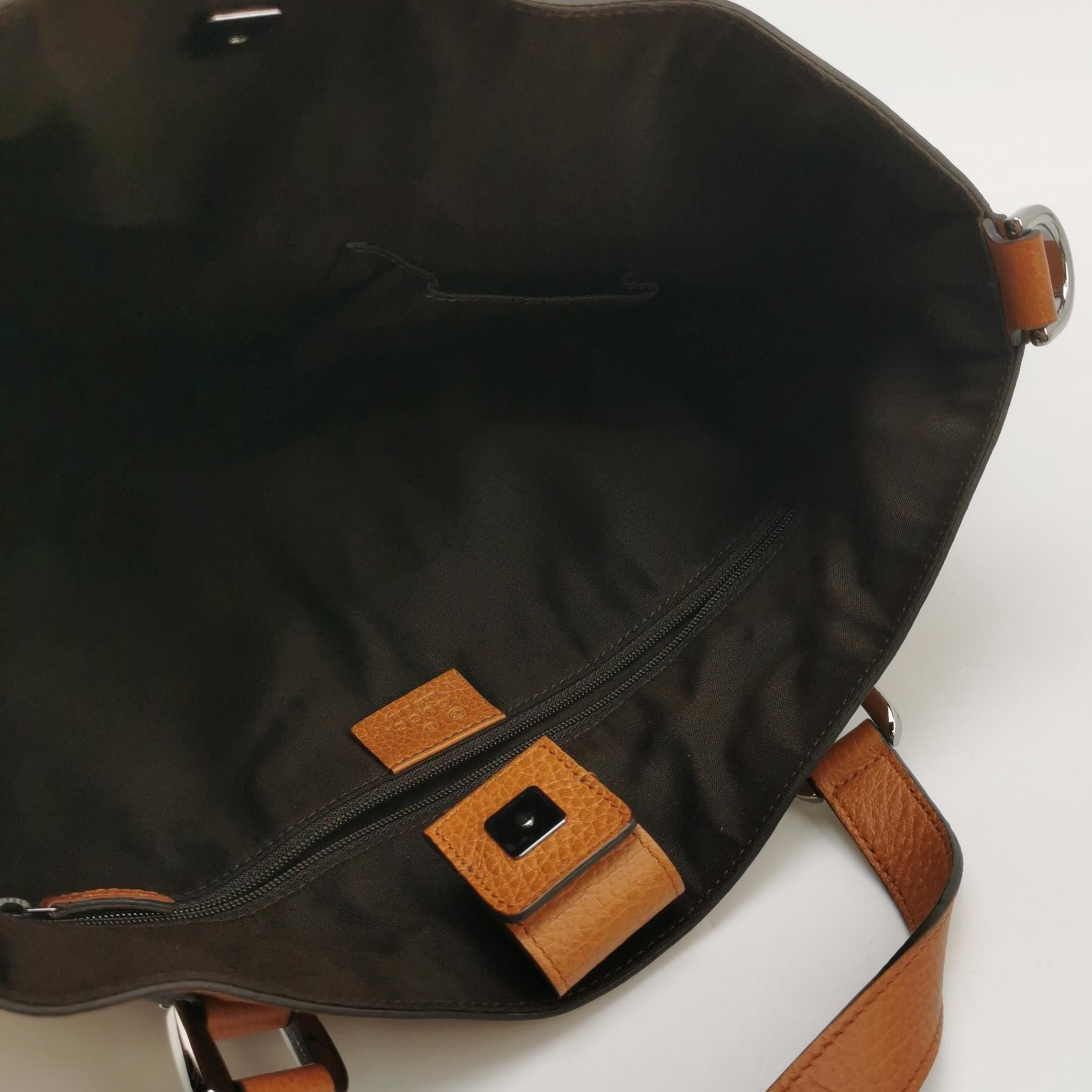 Gucci Leather Solid Logo Shoulder Bag 250611781232346