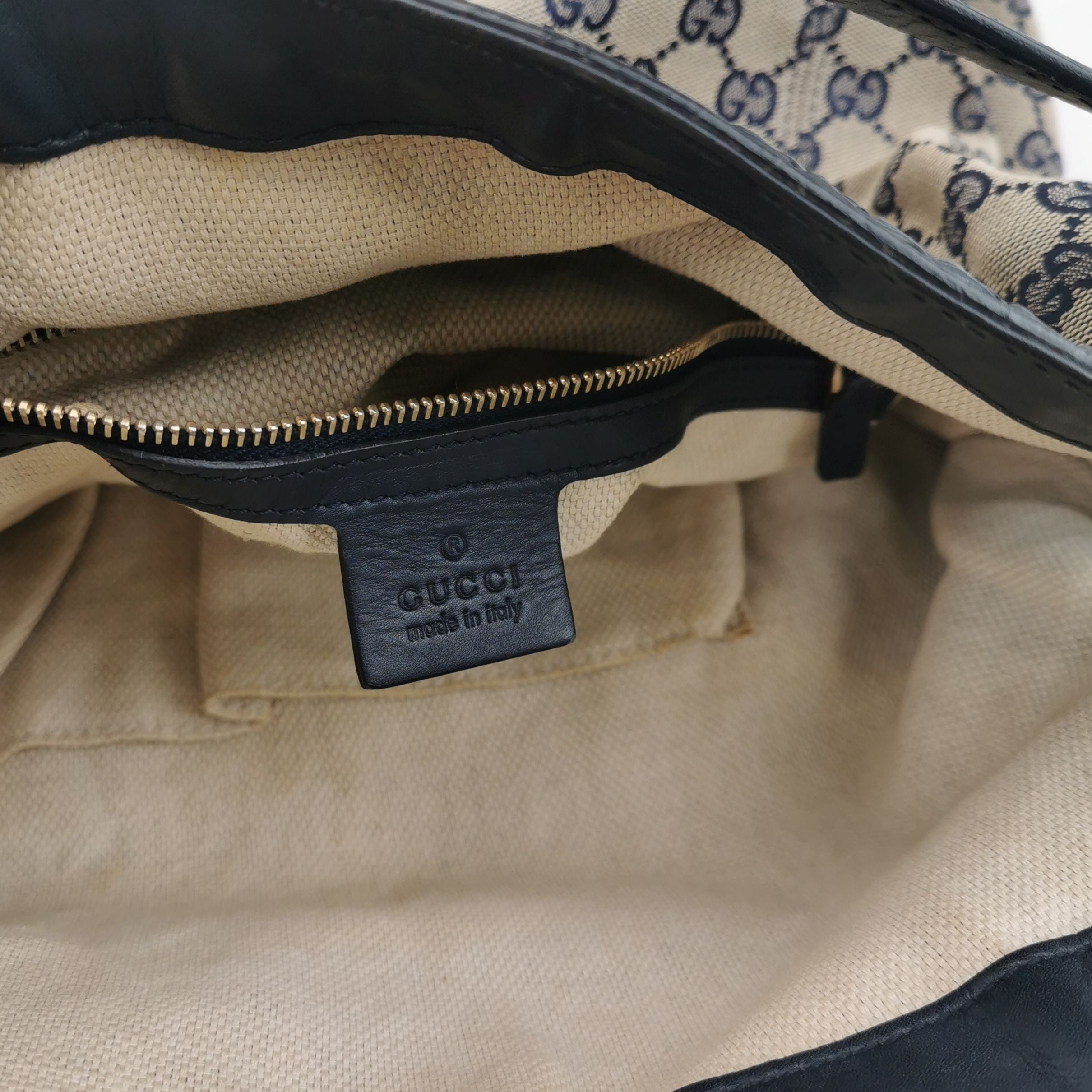 Gucci GG Canvas Shoulder Bag 250524781205764