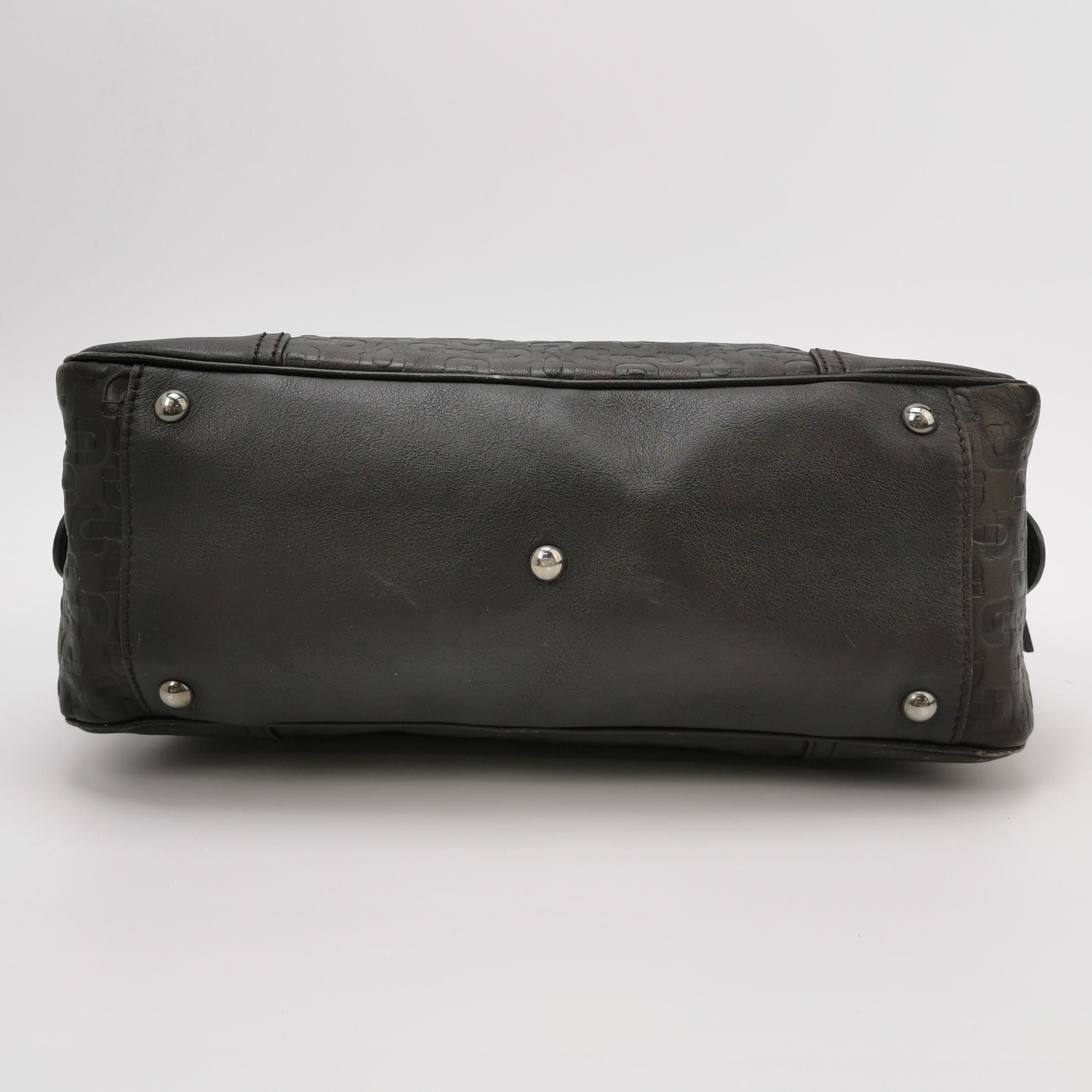 Gucci GG Embossed Shoulder Bag 250524781206087