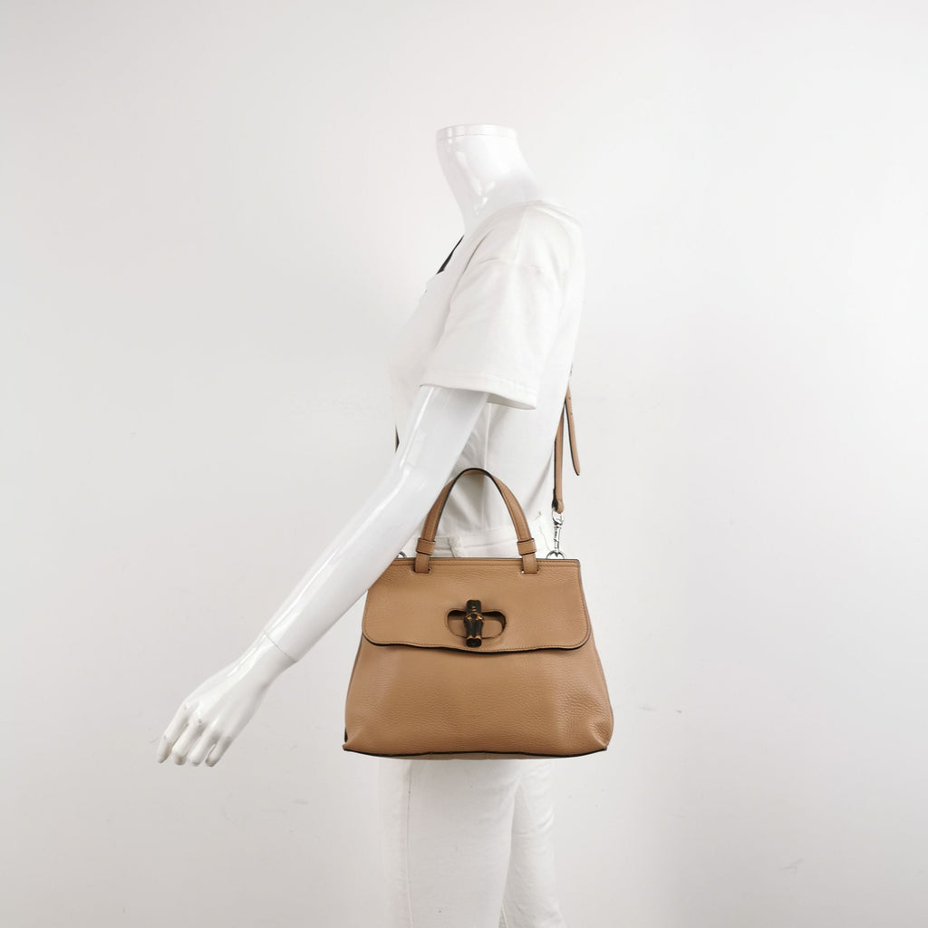 Gucci Daily Small Leather Solid Bamboo Twist Lock Crossbody Shoulder Bag 250127781044675