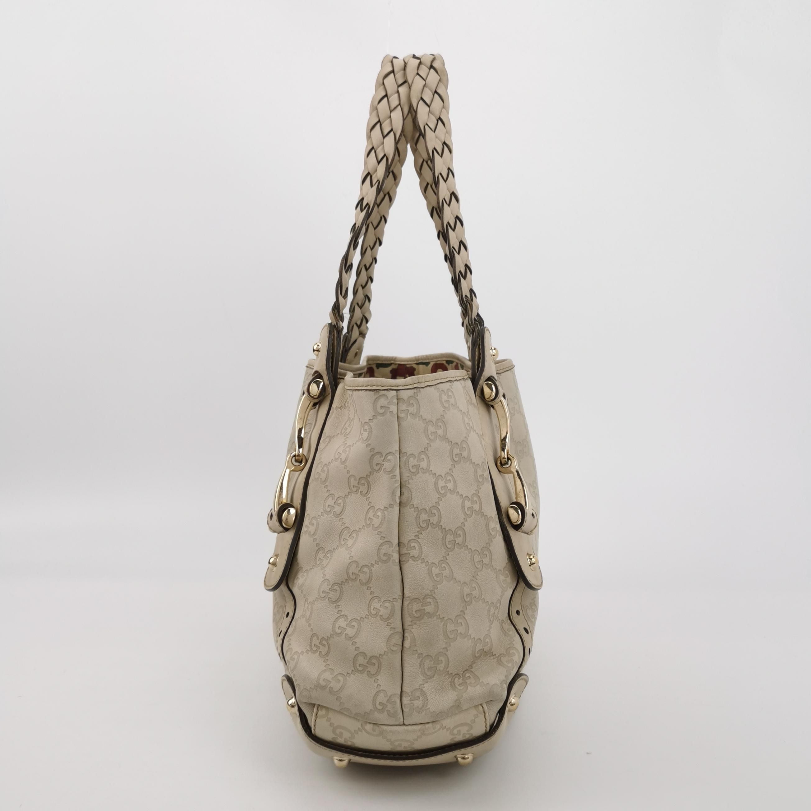 Gucci GG Supreme Shoulder Bag 250109781017526