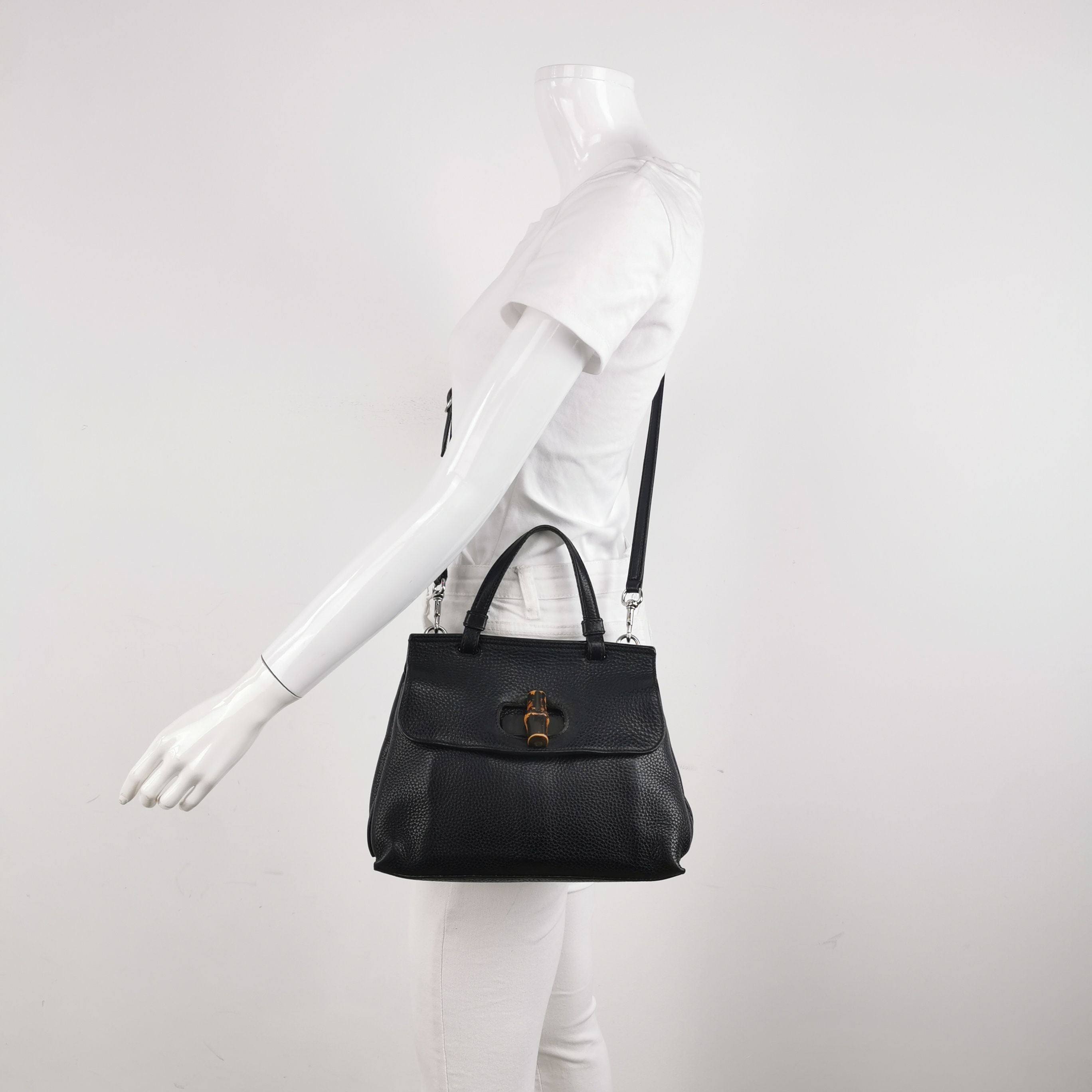 Gucci Daily Small Leather Solid Bamboo Twist Lock Shoulder Bag 250108781016271