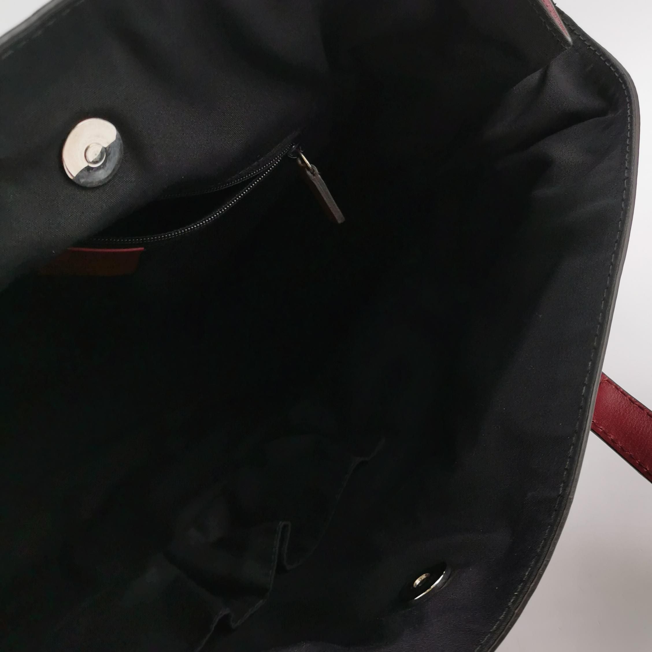 Gucci Solid Leather Shoulder Bag 24122378993985