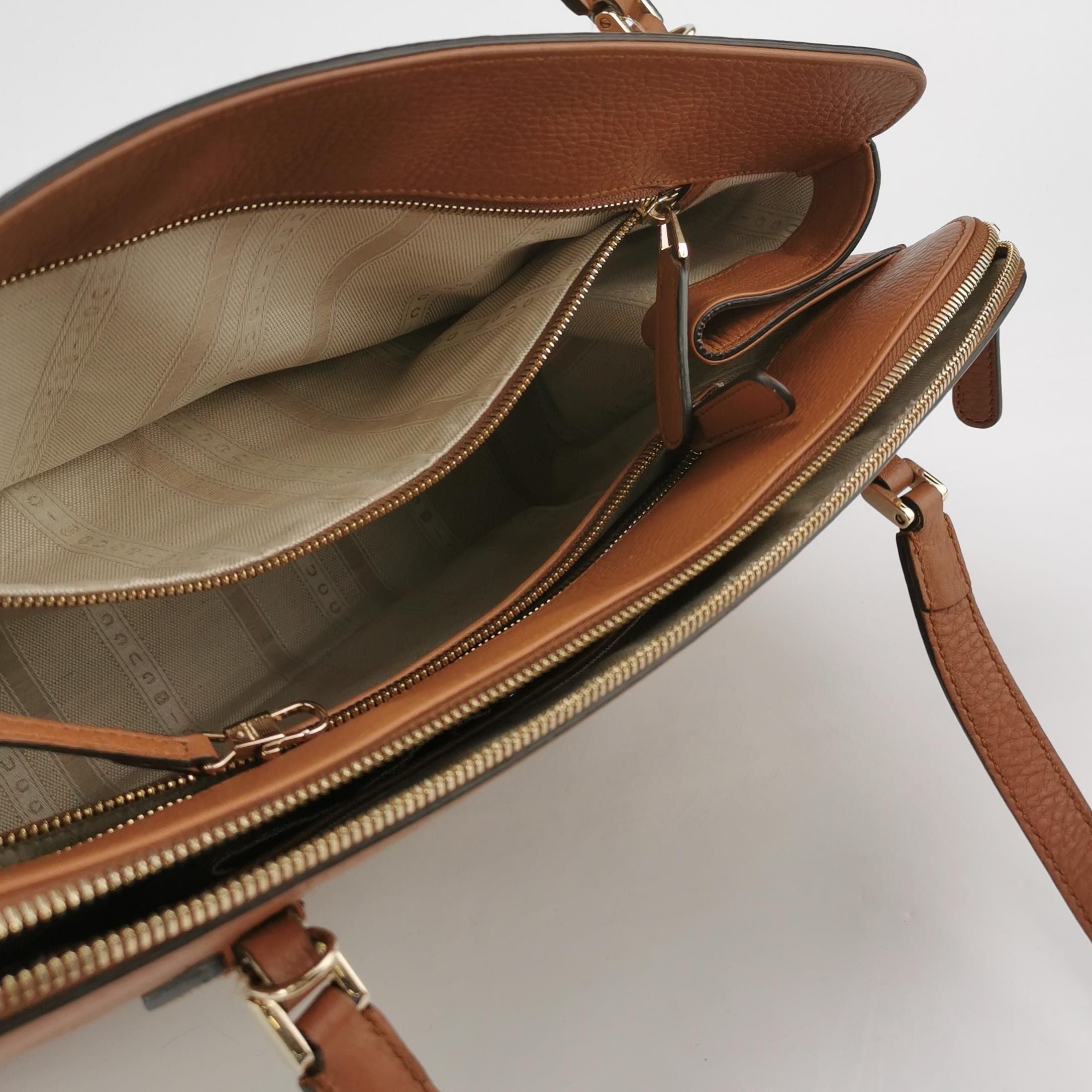 Gucci Leather Solid GG Logo Zip Shoulder Bag 250513781190155