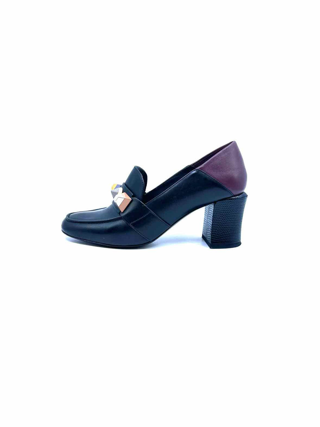 FENDI Size 8 Black Leather Solid Pumps