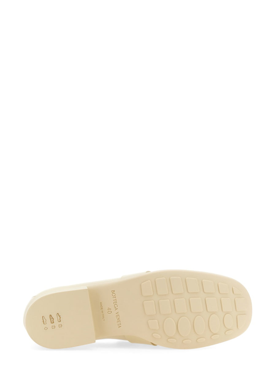 BOTTEGA VENETA Elegant Loafer for Women with Rubber Sole