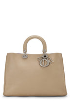 Dior,  Beige Leather Diorissimo Medium, Beige