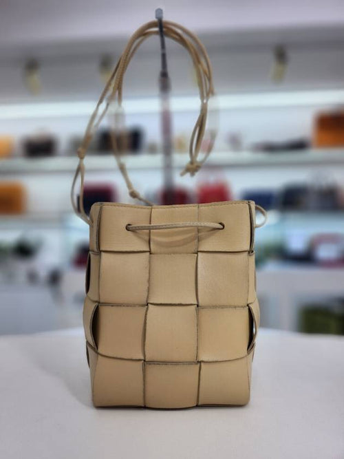 Bottega Veneta Cassette crossbody bucket crossbag 680218