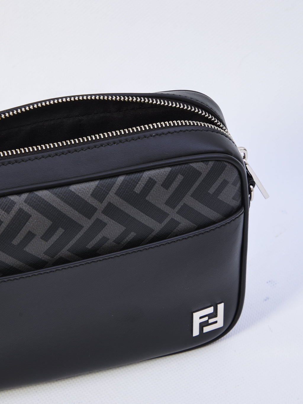 FENDI Mini Camera Case with External Pocket - 22x15x4.5 cm