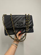 CHANEL-  1995 Straight Flap Jumbo shoulder bag
