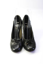 Chloe Womens Stiletto Round Toe Scalloped Pumps Black Leather