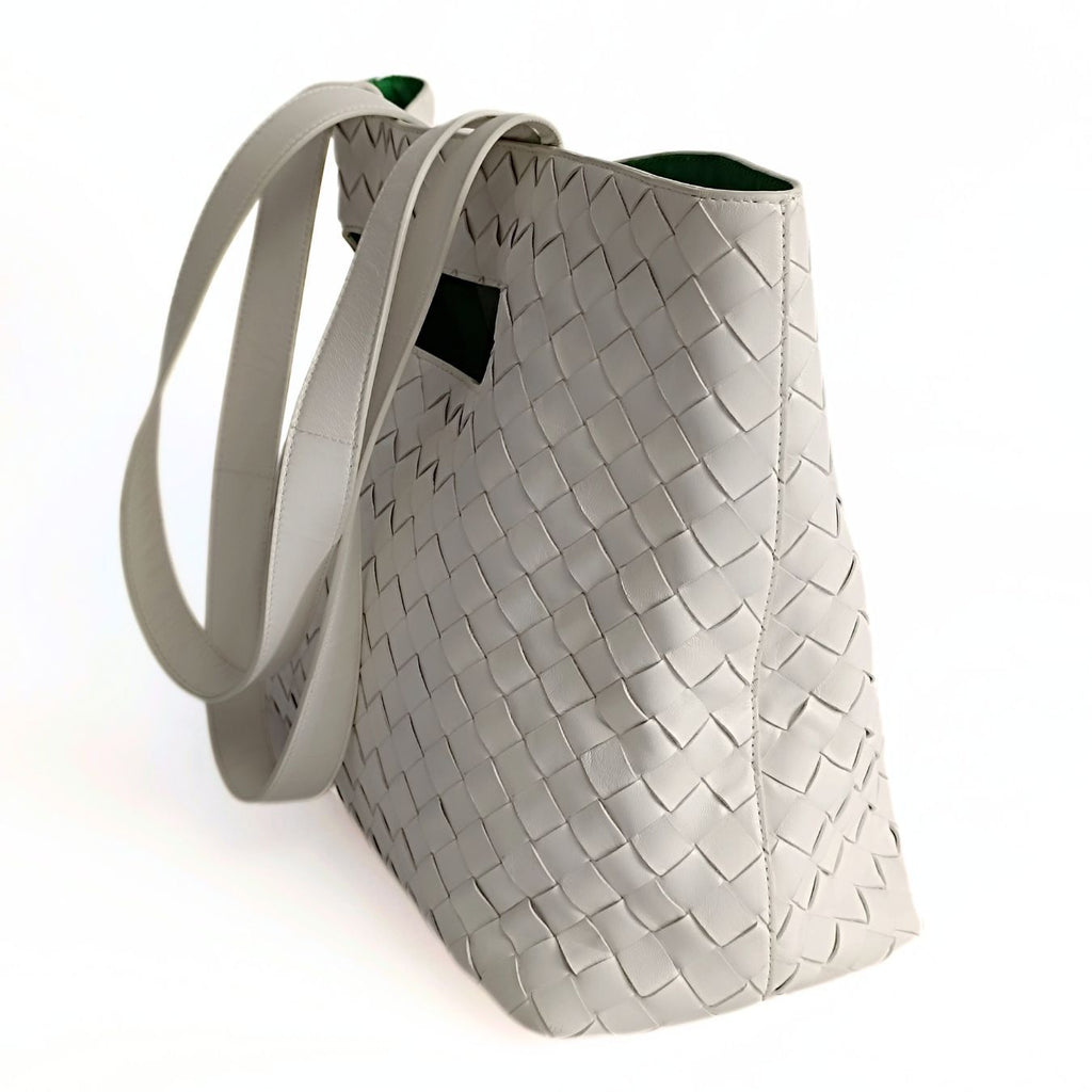 BOTTEGA VENETA Bottega Veneta Bottega Veneta woven maxi shopper bag in white leather