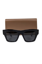 Burberry - Black Square Sunglasses