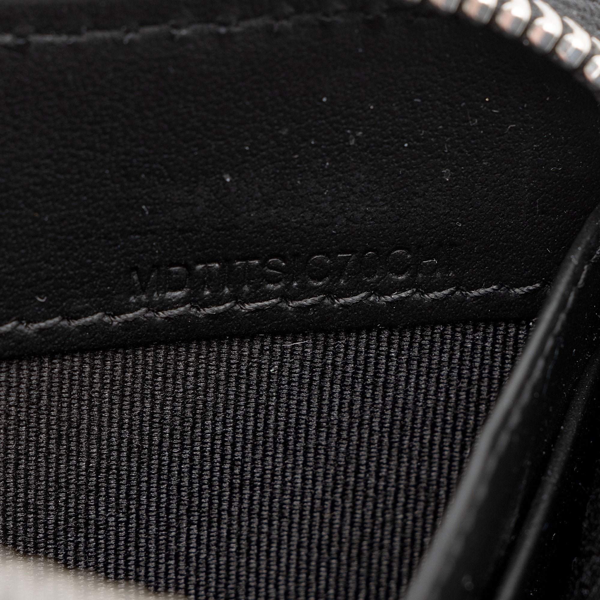 Burberry Calfskin Embossed Logo Elmore Zip Around Wallet (SHF-s1Fg80)
