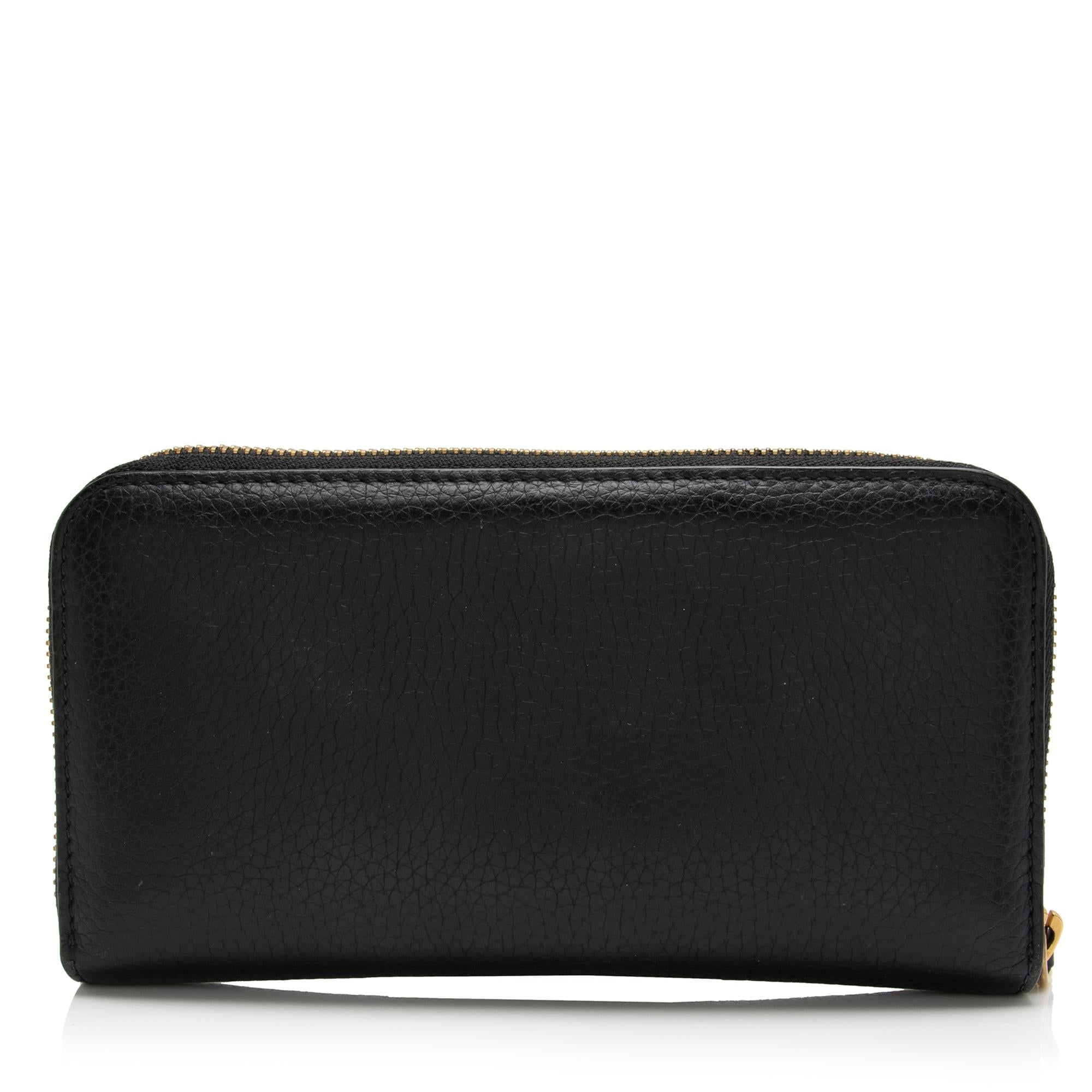 Burberry Grainy Calfskin Embossed Logo Zip Around Wallet (SHF-cYIxLz)
