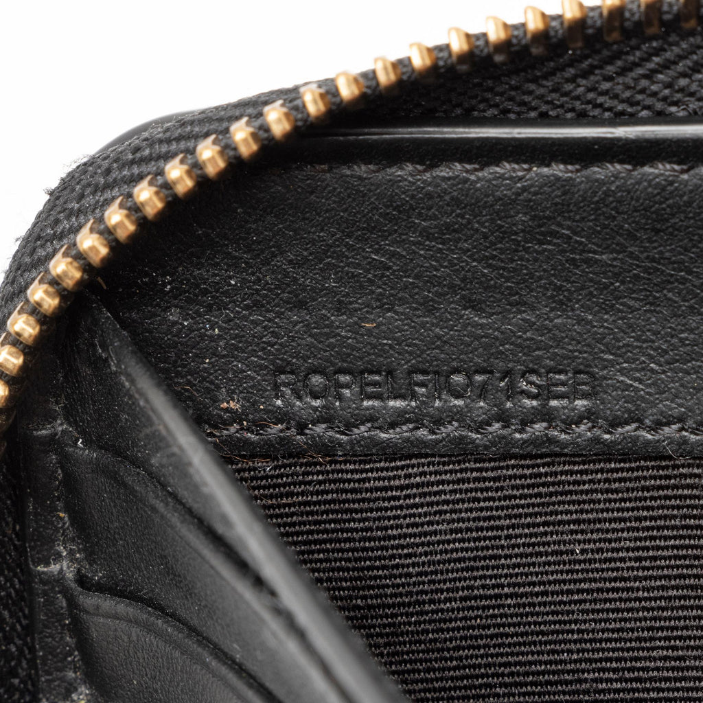 Burberry Grainy Calfskin Embossed Logo Zip Around Wallet (SHF-cYIxLz)