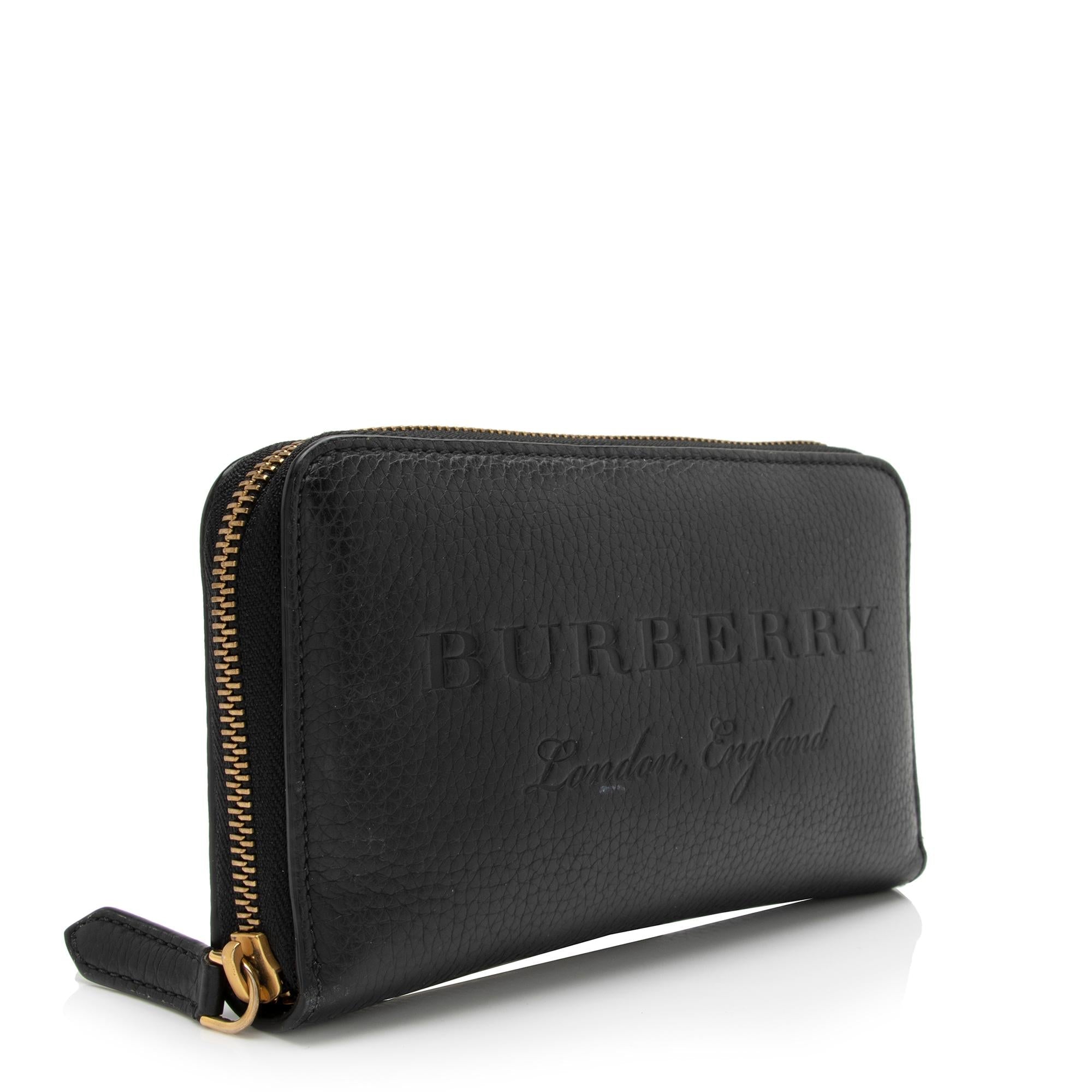 Burberry Grainy Calfskin Embossed Logo Zip Around Wallet (SHF-cYIxLz)