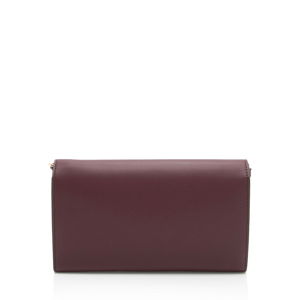 Burberry Leather Hazelmere Wallet on Strap (SHF-Xd3EZ4)