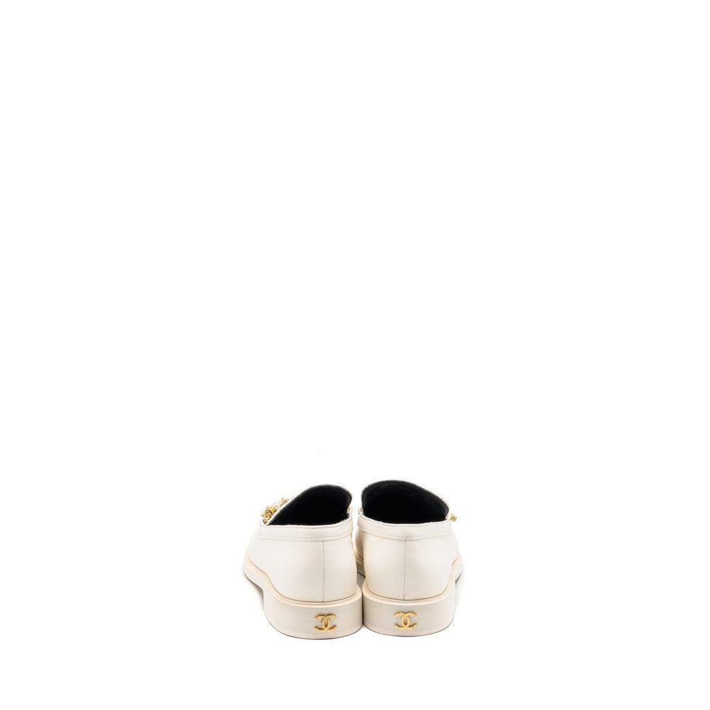 Chanel size 39 Leather chain/pearl cc logo loafer lambskin white GHW