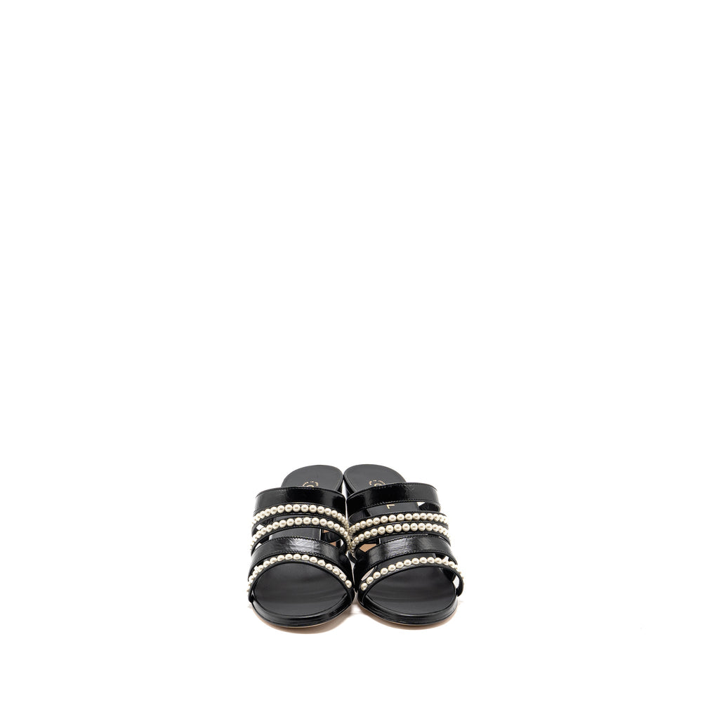 Chanel Size 37 leather/pearl sandals Black