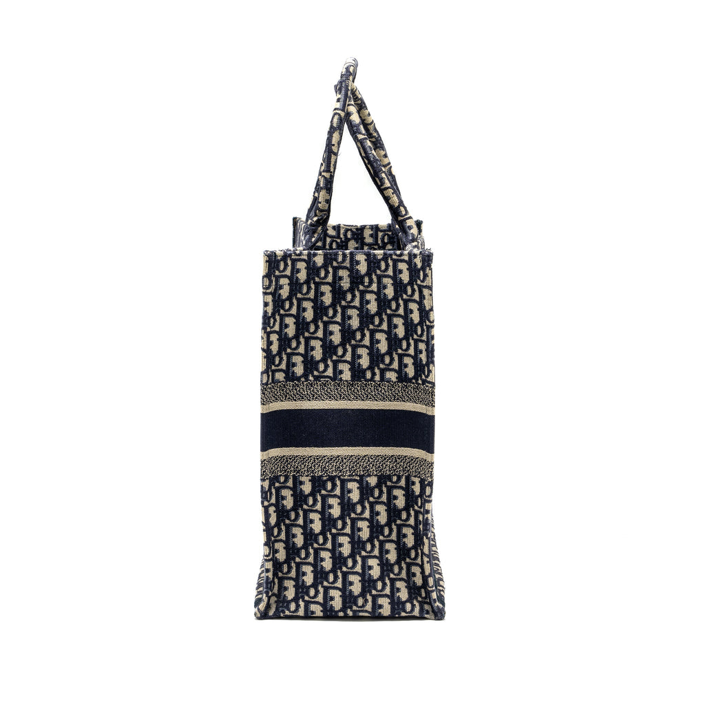 Dior Large Book tote blue oblique EMBROIDERY
