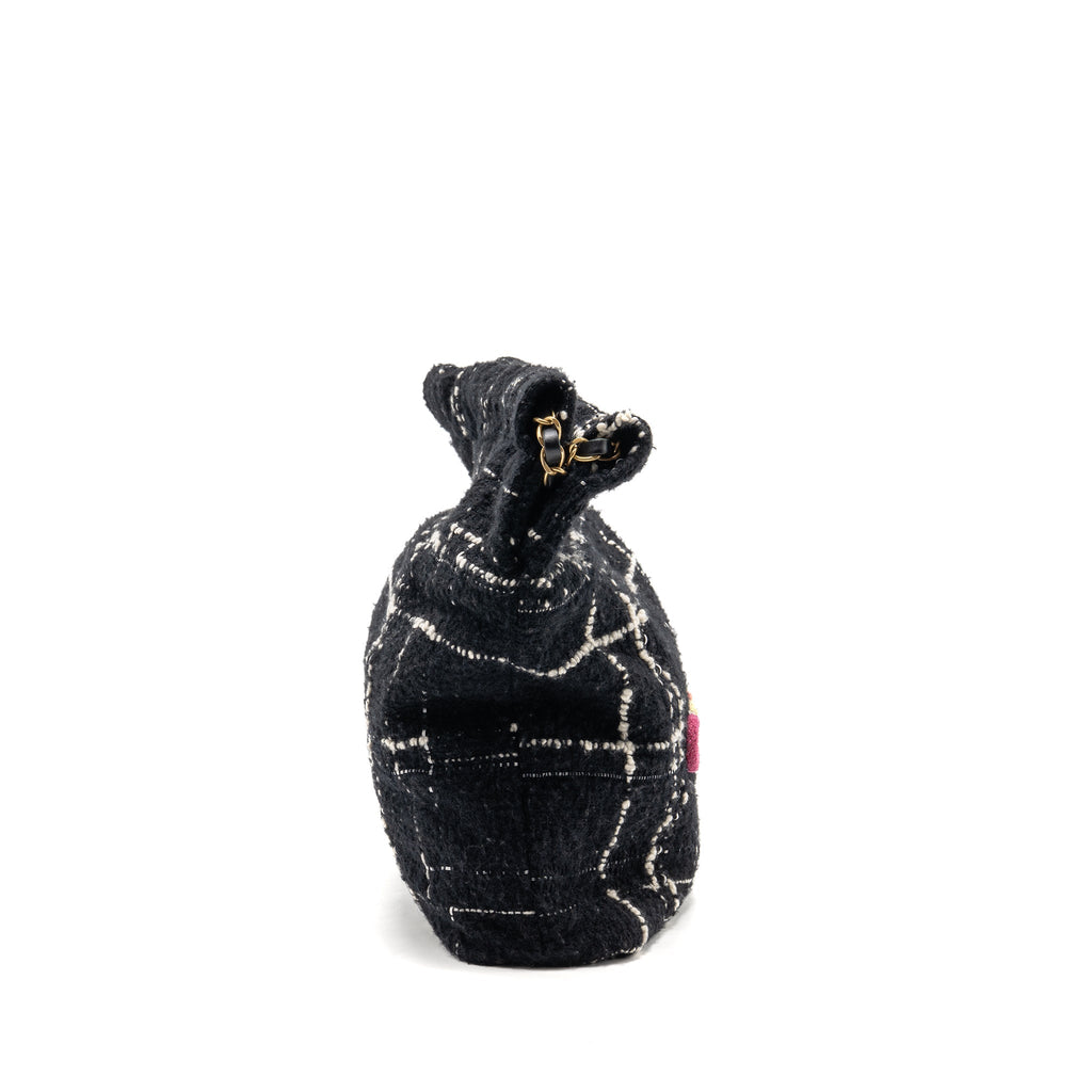 Chanel Medium 22 Bag Quilted Tweed Black / Multicolour GHW (Microchip)