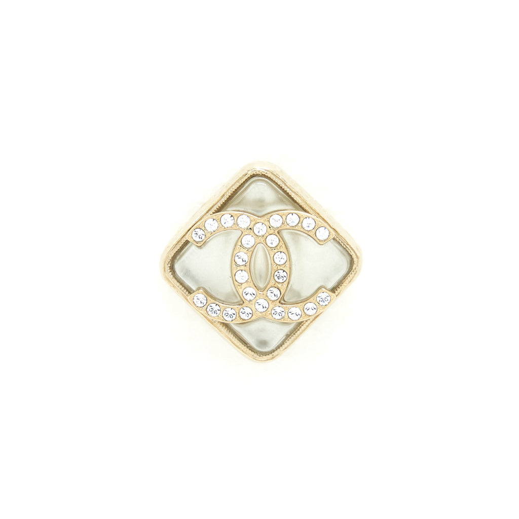Chanel 22S Quilted CC Logo Earring Light Gold Tone