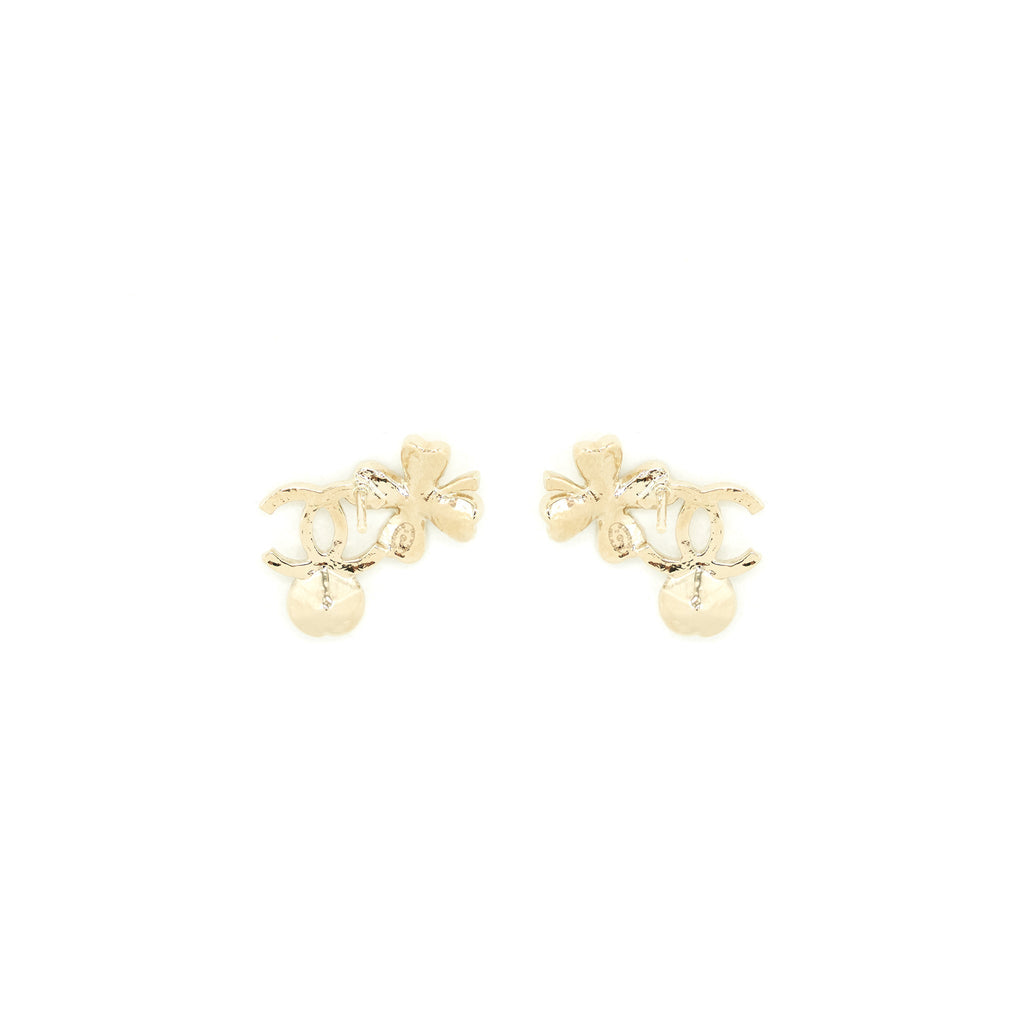 Chanel 22S CC Logo And Clover Earrings Light Gold Tone
