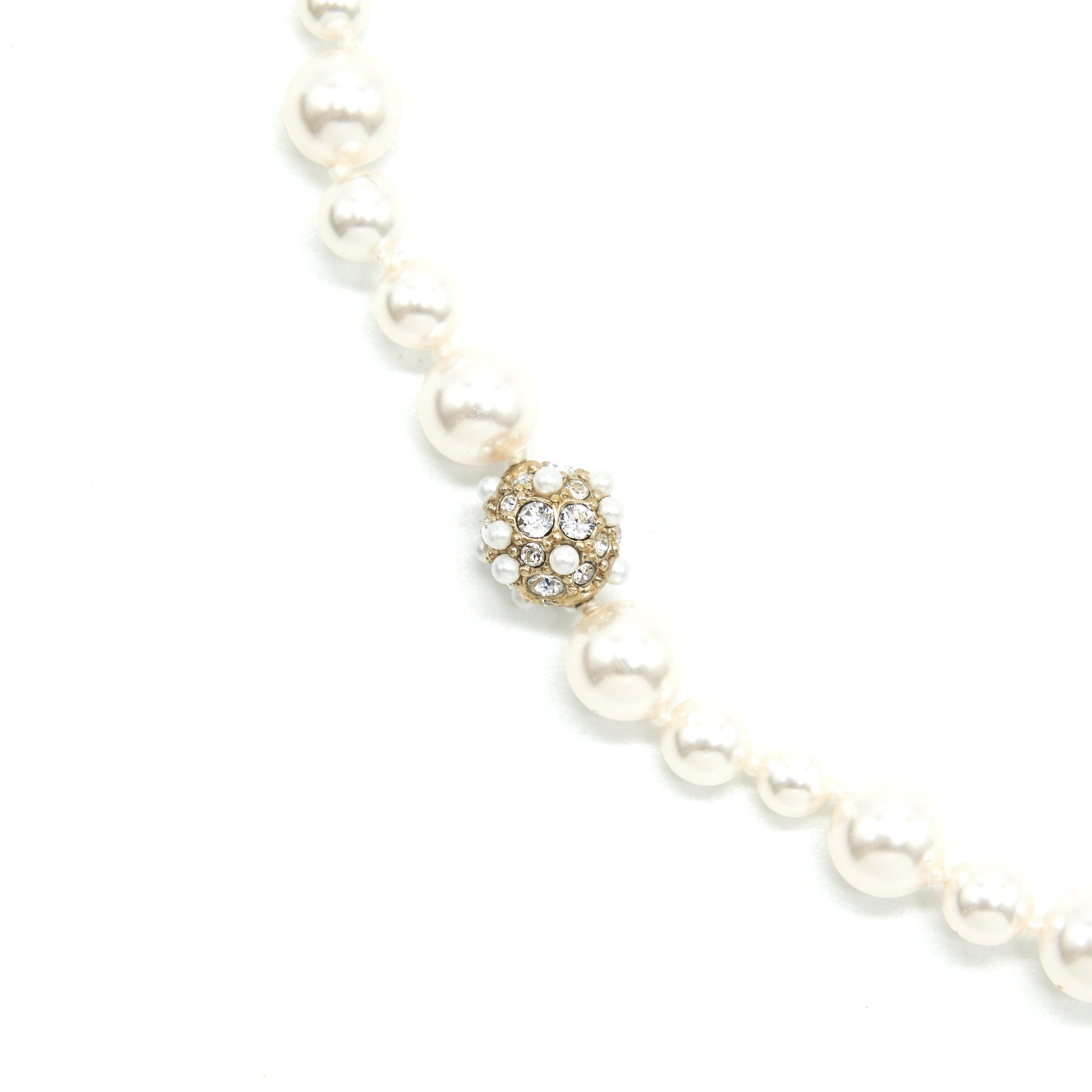 CHANEL CC LOGO PEARL NECKLACE GHW