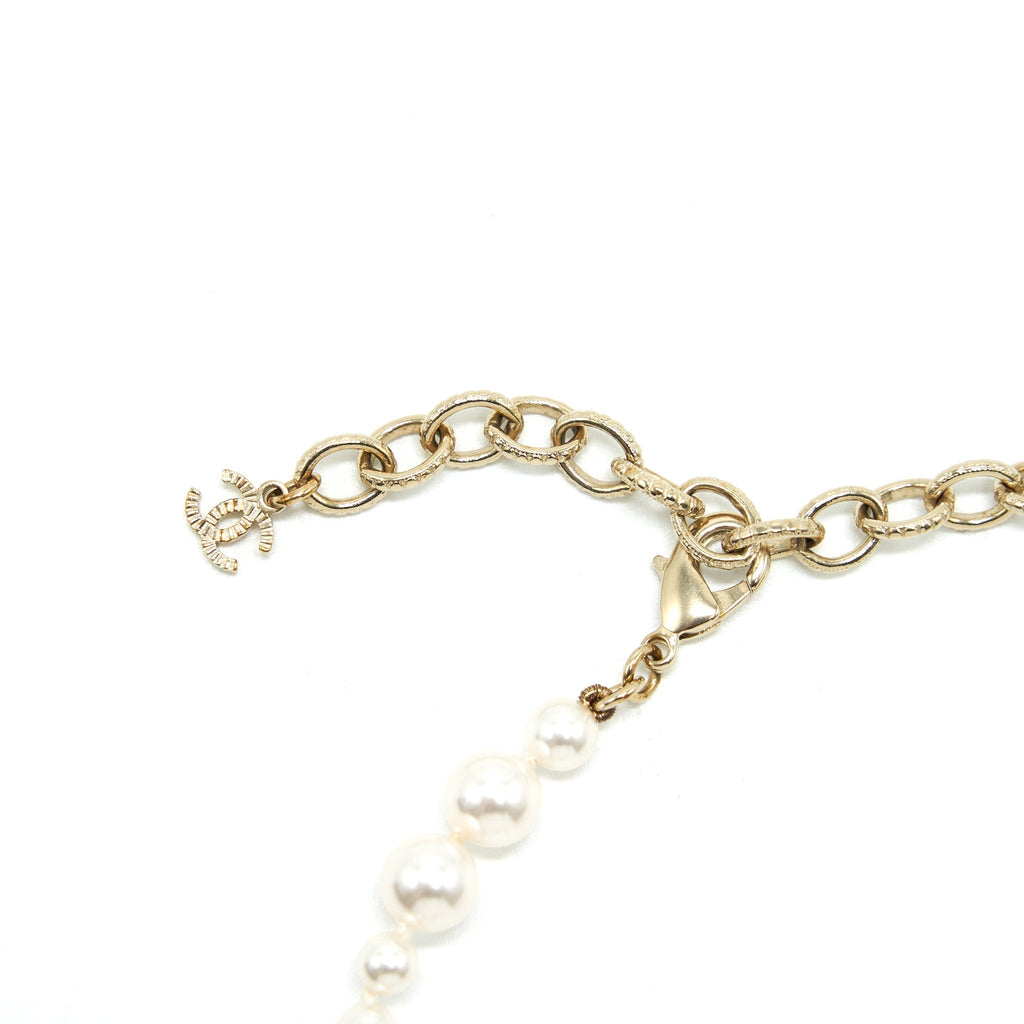 CHANEL CC LOGO PEARL NECKLACE GHW