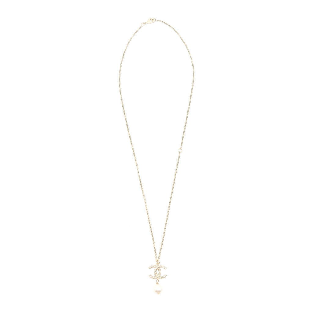 Chanel CC logo Necklace with Pearl