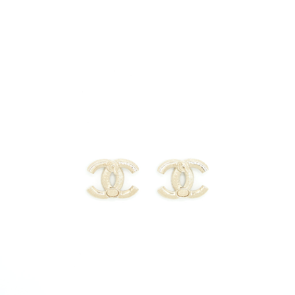 Chanel CC logo with mini pearl earrings LGHW