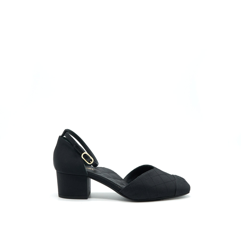 Chanel Size 38 Black Low Heel Pumps