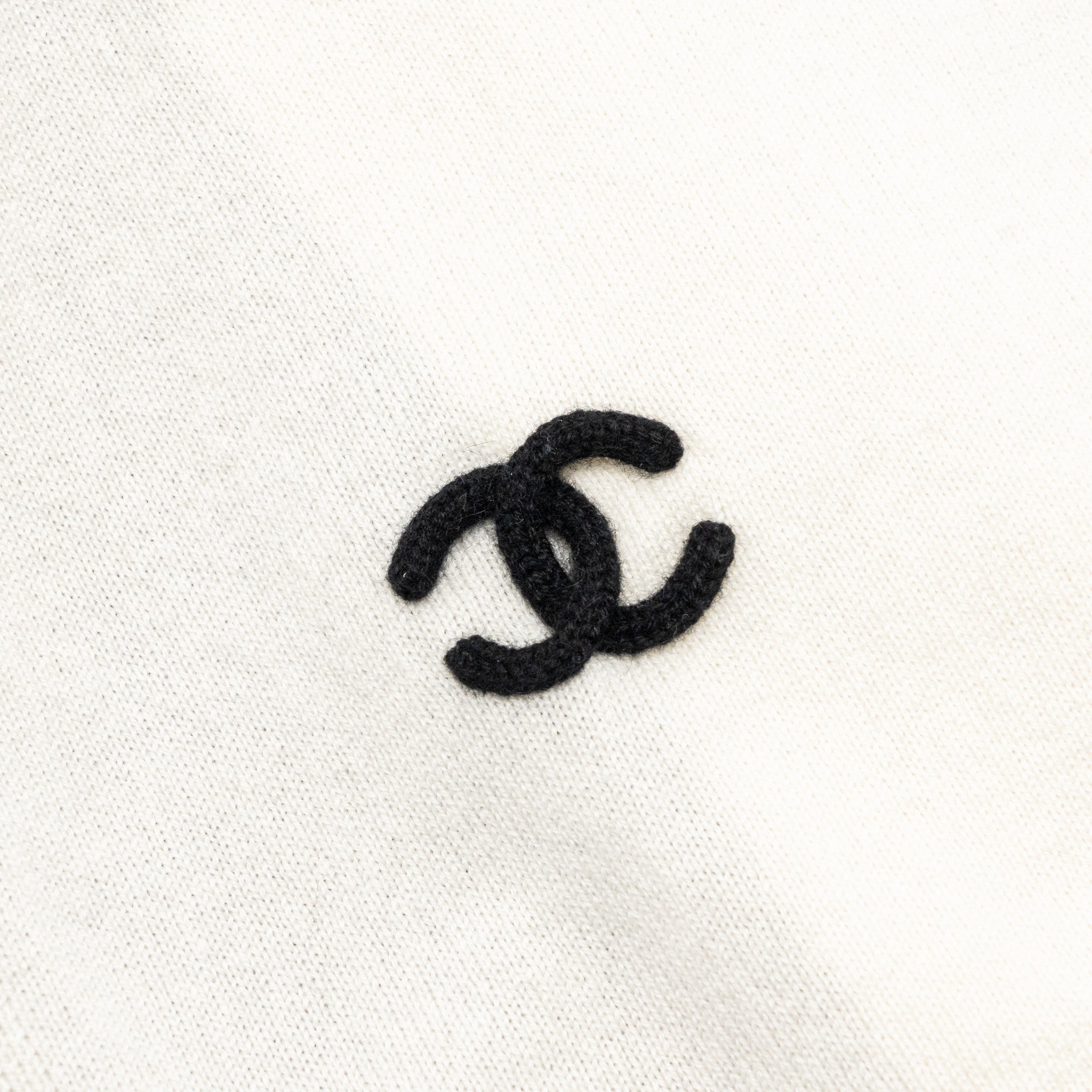 Chanel CC Logo Scarf Cashmere Black/White