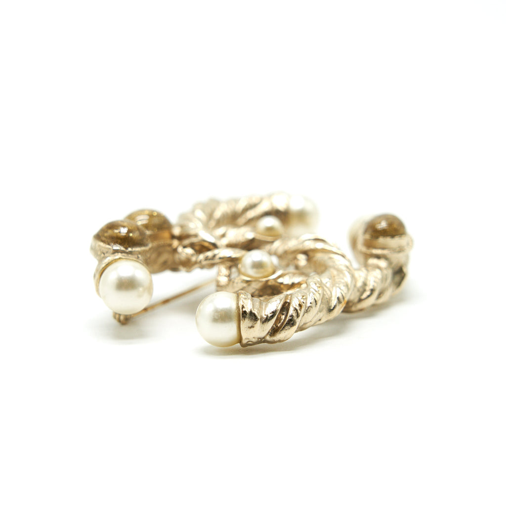 CHANEL CC PERAL BROOCH GHW
