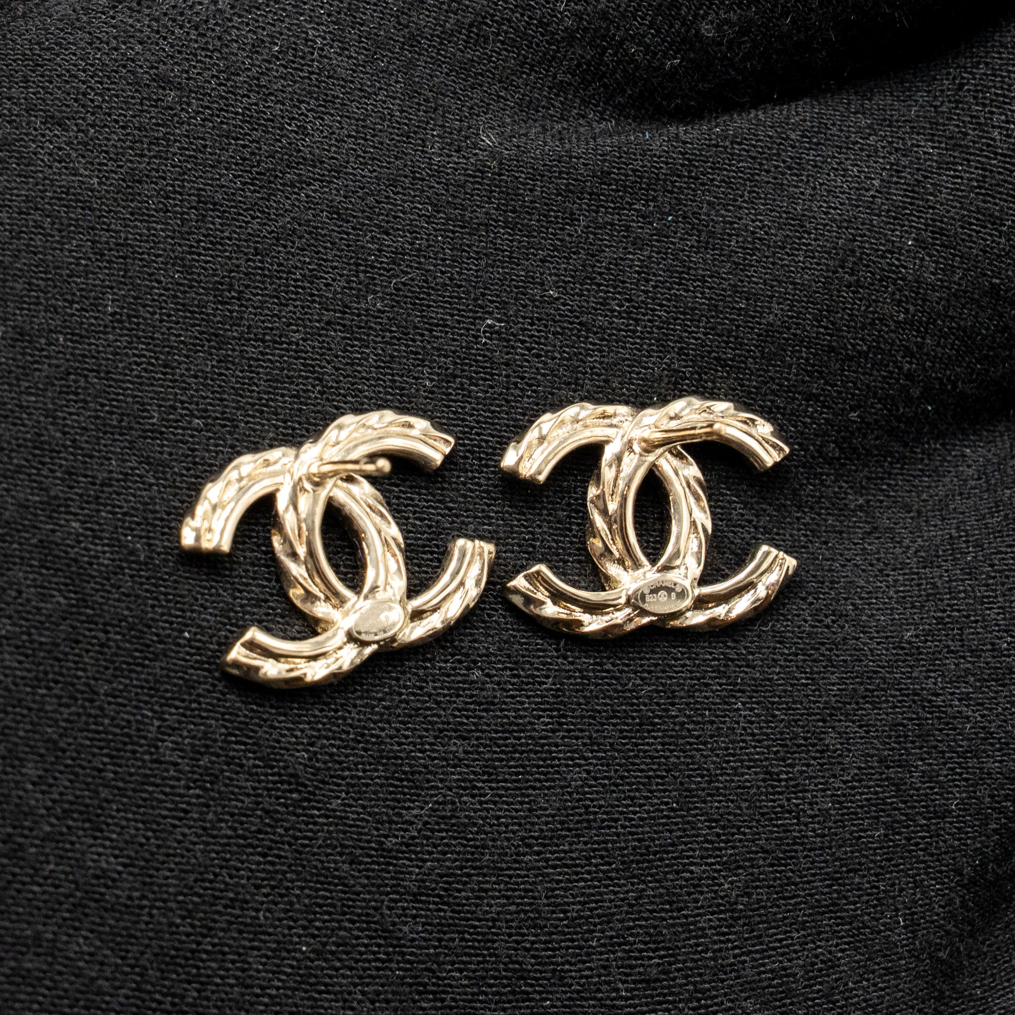 CHANEL 23B CC Logo with Crystal Earrings Light Gold Tone