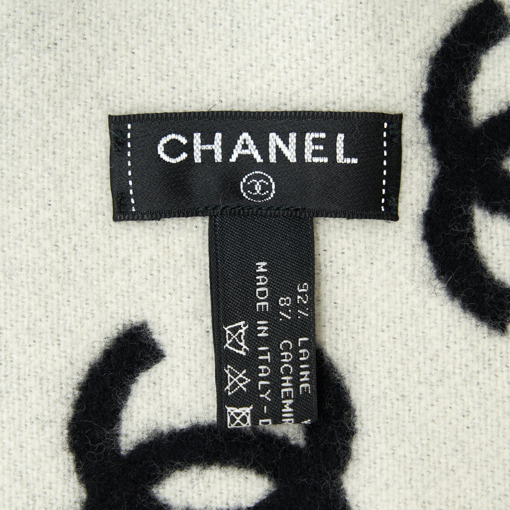 Chanel CC full logo Wool / cashmere double side scarf black/ white