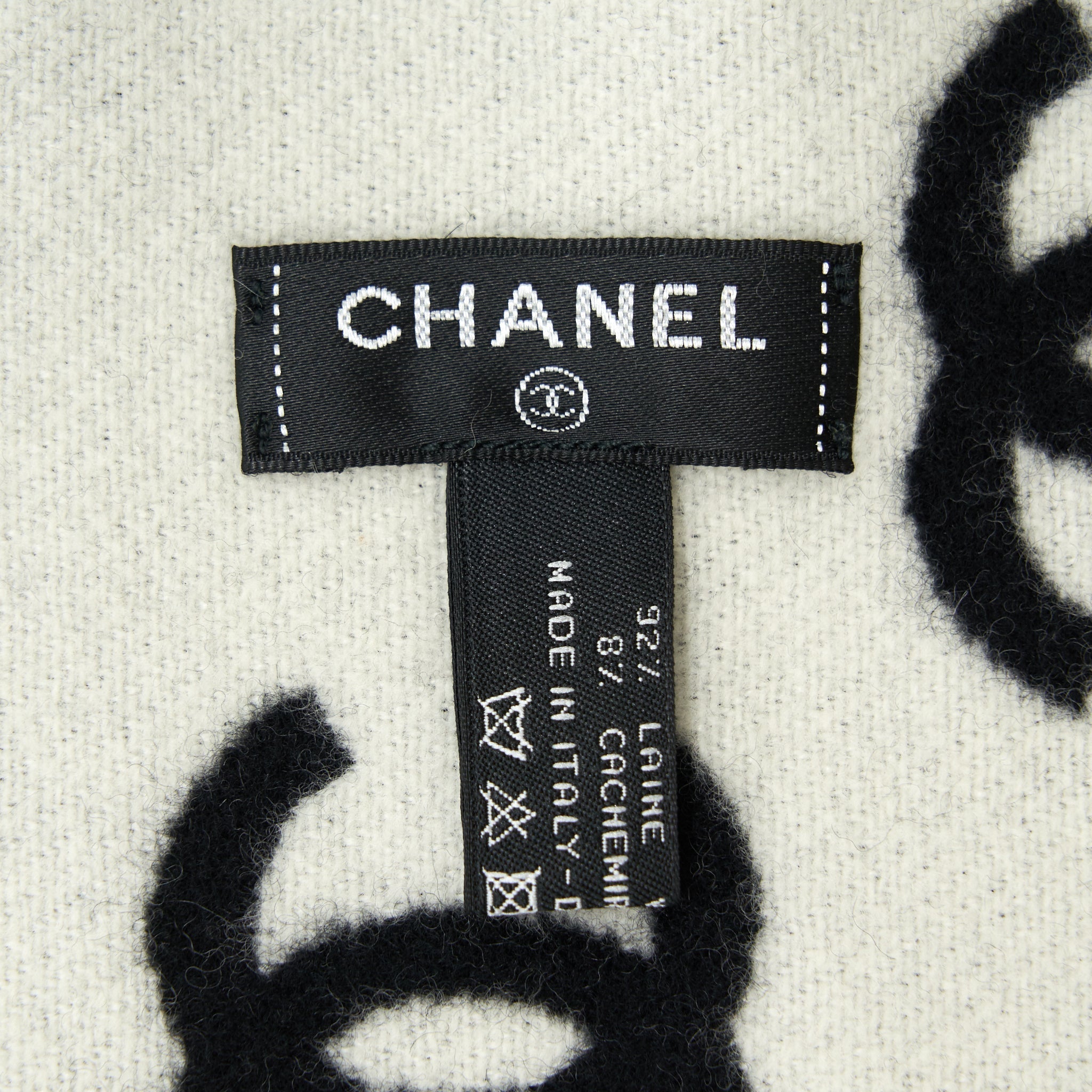 Chanel CC full logo Wool / cashmere double side scarf black/ white