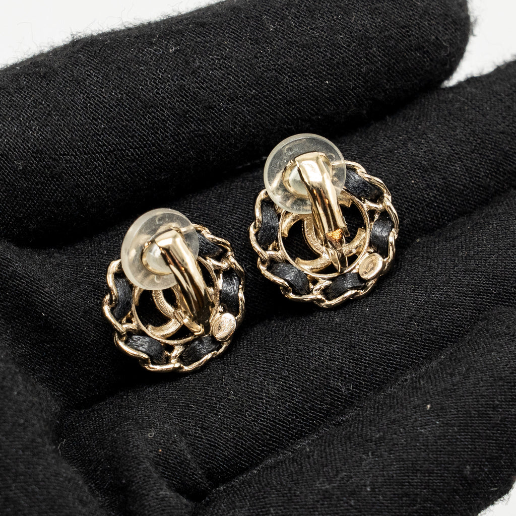 Chanel leather chain round cc logo ear clips light gold tone
