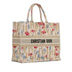 Dior Large Embroidered Hibiscus Book Tote (SHG-jZD0DI)
